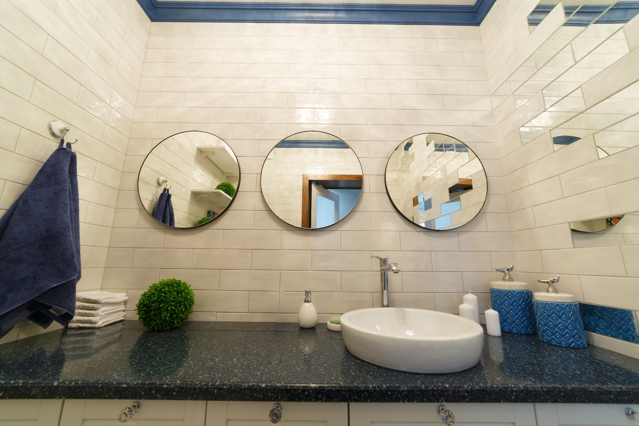 5 Must Haves for Powder Rooms in 2021